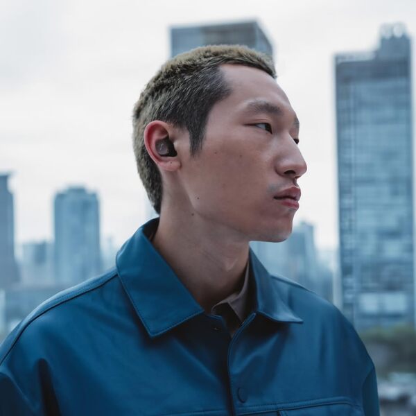 Sennheiser MOMENTUM True Wireless 4 - Écouteurs intelligents avec Bluetooth 5.4, son très clair, design confortable, autonomie de 30 h de la batterie et ANC adaptatif - noir cuivre