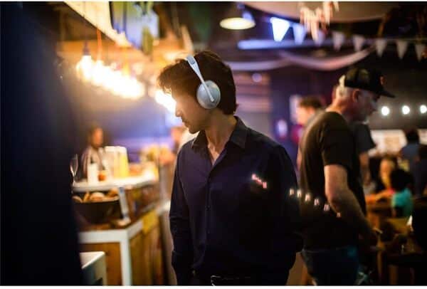 Bose Noise Cancelling Headphones 700 – Casque Bluetooth sans Fil Supra-Aural avec Microphone Intégré pour des Appels Clairs et Le Contrôle Vocal Via Alexa, Argent