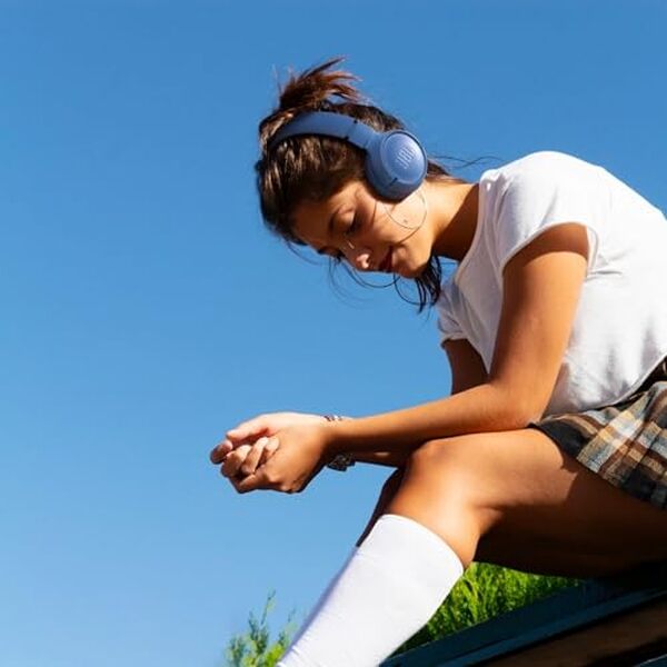 Découvrez notre test détaillé du casque JBL Tune 520BT. Plongez dans une expérience sonore exceptionnelle avec ses performances sans fil et son design en bleu élégant.