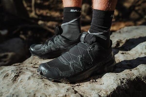 Découvrez notre analyse détaillée des Salomon Speedcross, des chaussures de trail offrant accroche et stabilité exceptionnelles pour vos aventures en pleine nature