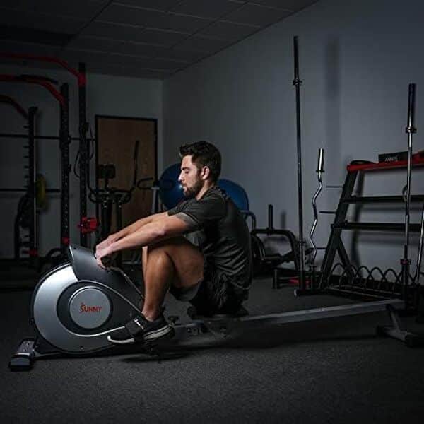 Découvrez comment le rameur Sunny Health & Fitness SF-RW5515 offre un entraînement silencieux et performant à domicile pour tous les niveaux de fitness