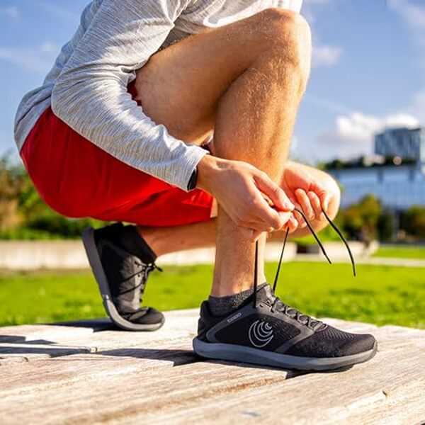 Découvrez le test complet des chaussures de course légères Topo Athletic ST-5 : analyse des performances, du confort et de l'adhérence. Parfaites pour les coureurs à la recherche d'innovation et de performance.