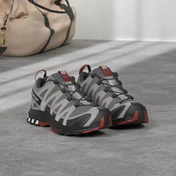 Explorez notre test complet des Salomon XA Pro 3D : des chaussures de trail offrant stabilité et protection pour vos aventures en pleine nature. Idéales pour les passionnés de trail, ces chaussures allient performance et confort.